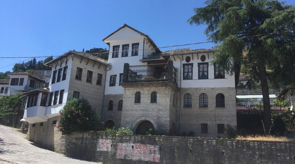 Ethnographic Museum (Muzeu Etnografik) gjirokastër albania